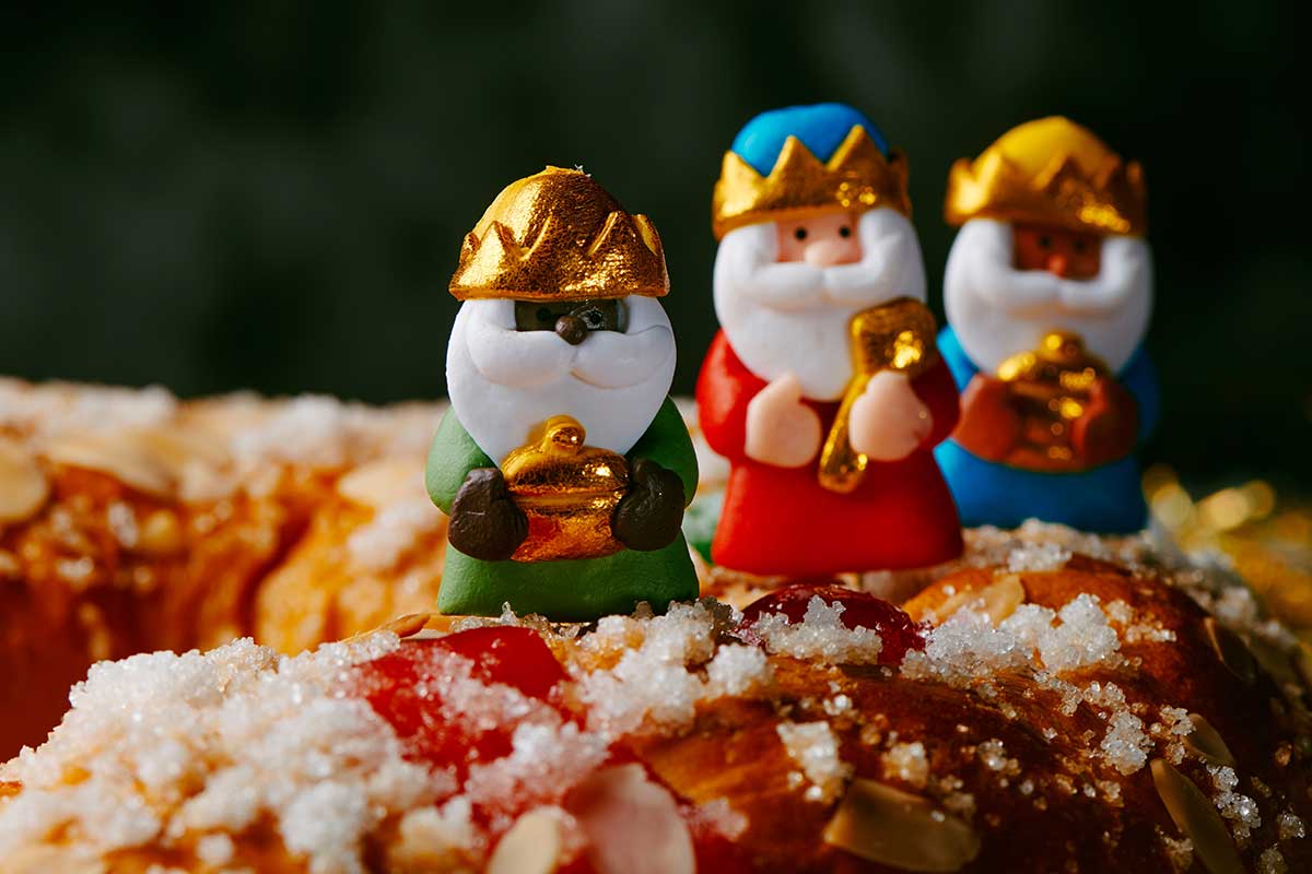 Dolce della Befana con decorazioni dei Re Magi