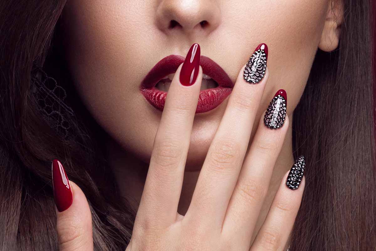 Manicure natalizia: le migliori idee per unghie scintillanti e originali