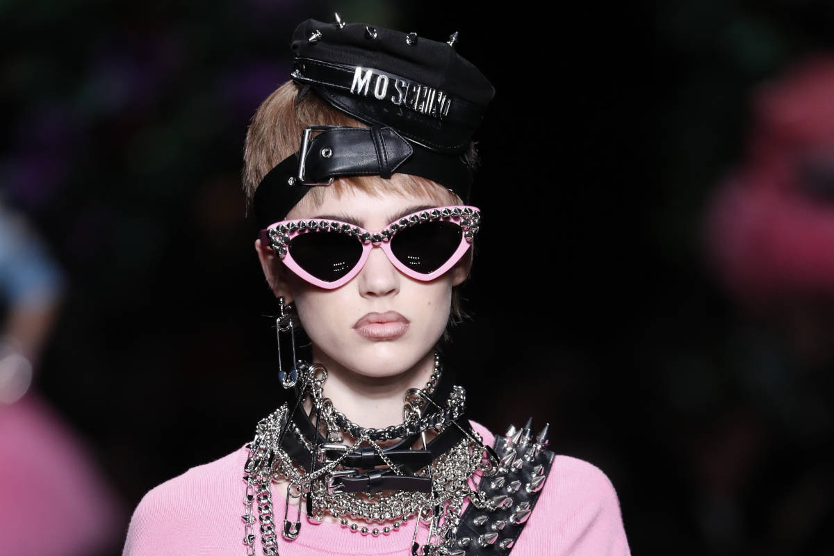 Modella look Moschino