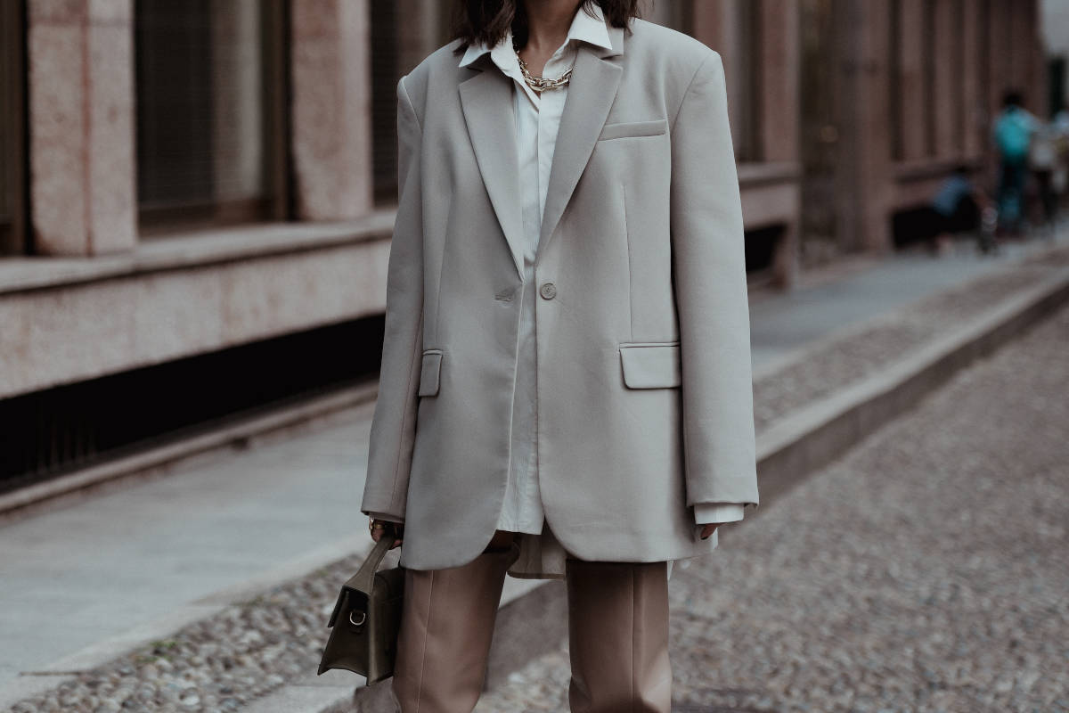 Blazer con maxi spalline