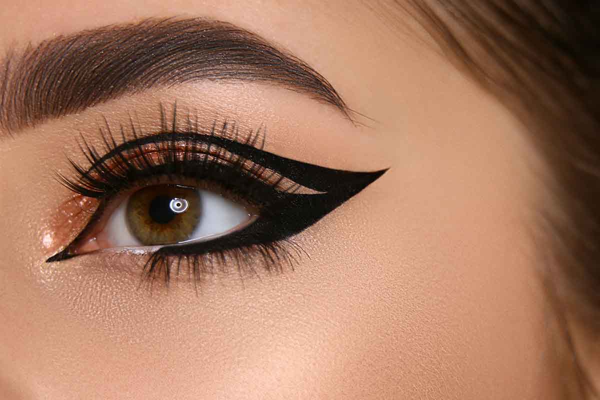 L’eyeliner doppio conquista il web: è tempo di double wing!