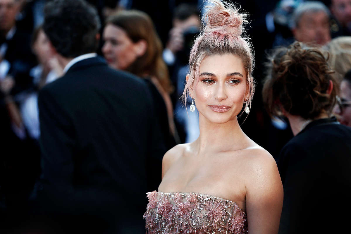 Tendenza jeans Levi's 501 Hailey Bieber
