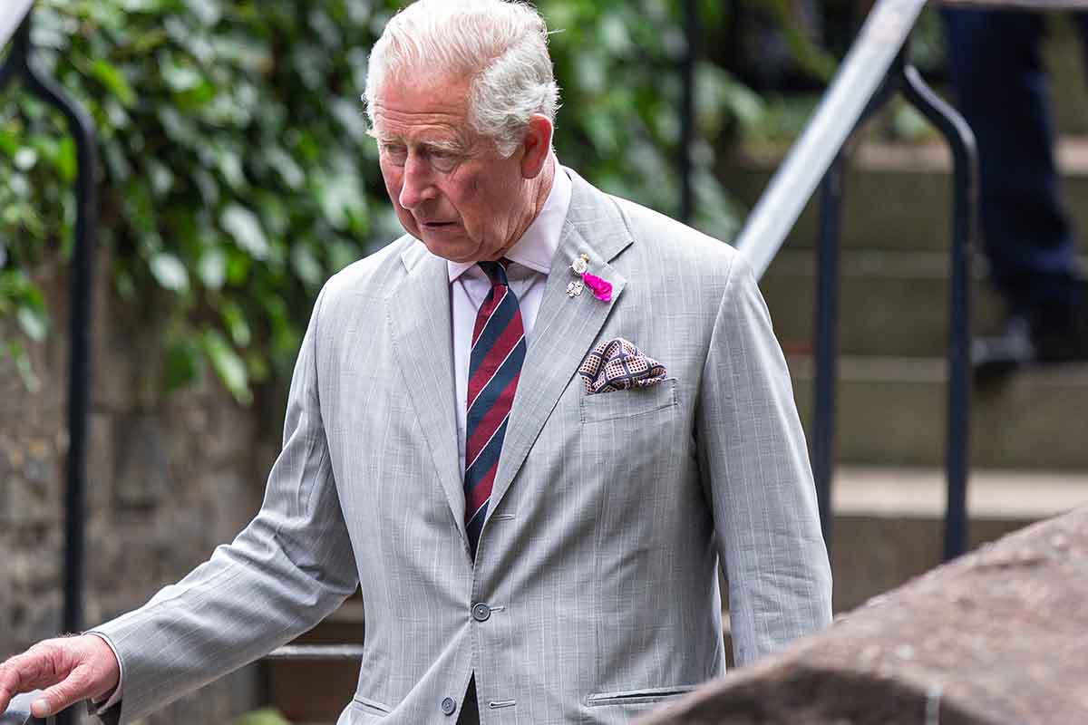 Segnali di pace in casa Windsor: così il principe Carlo tende la mano a Harry…