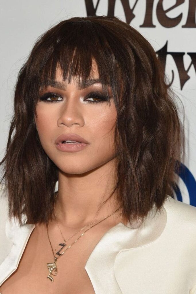 Zendaya porta uno dei tagli di capelli medi con frangia in voga per l'autunno inverno