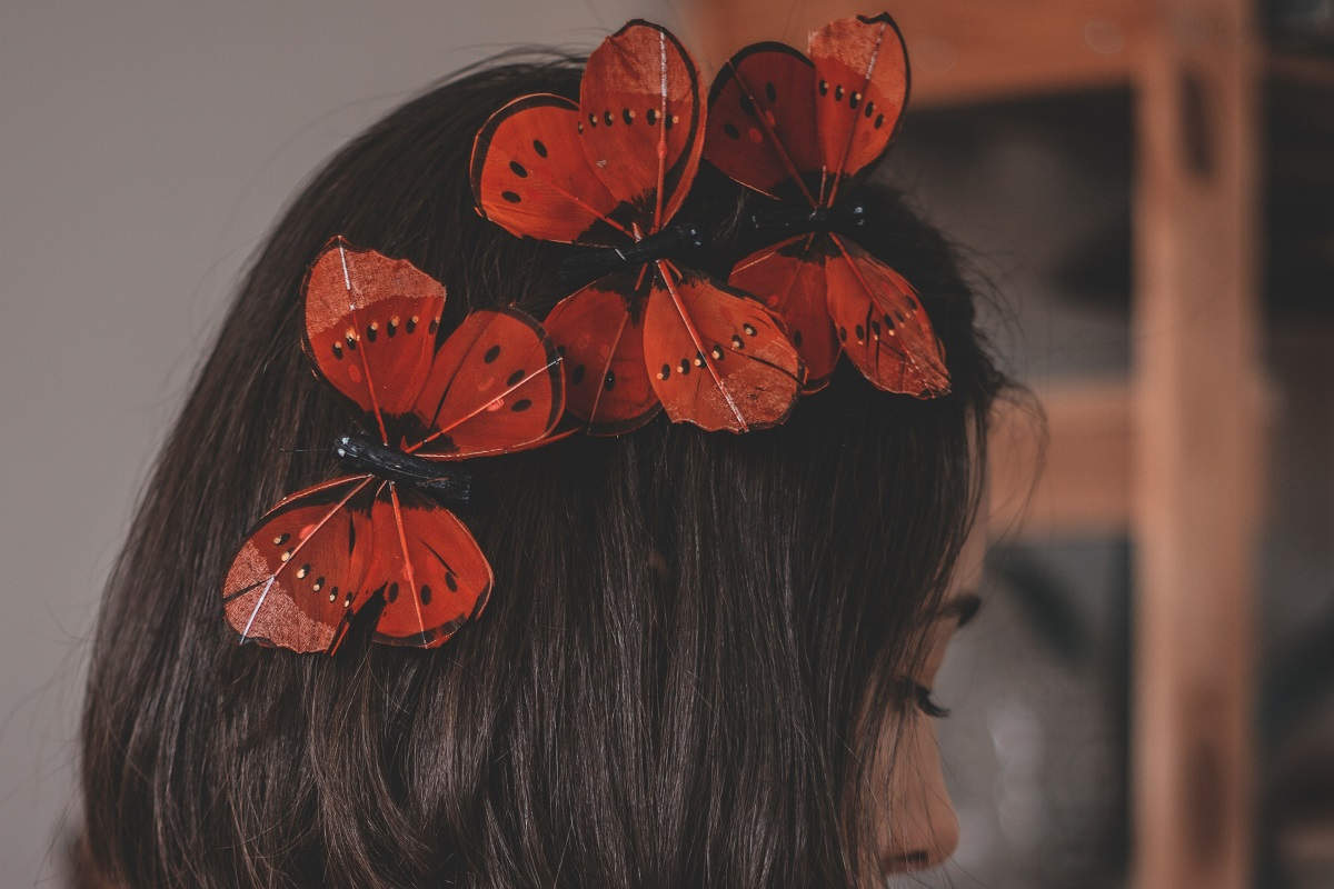 Farfalle nello stomaco? No, tra i capelli