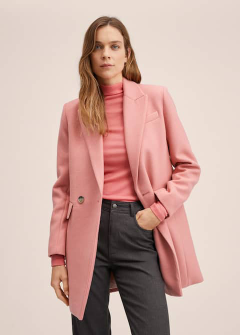 Donna in cappotto rosa bubblegum Mango