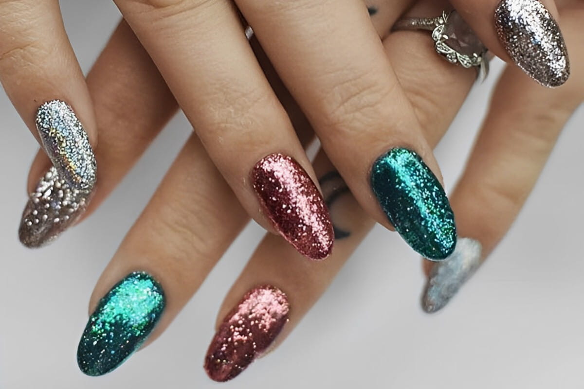 Unghie glitter con brillantini colorati