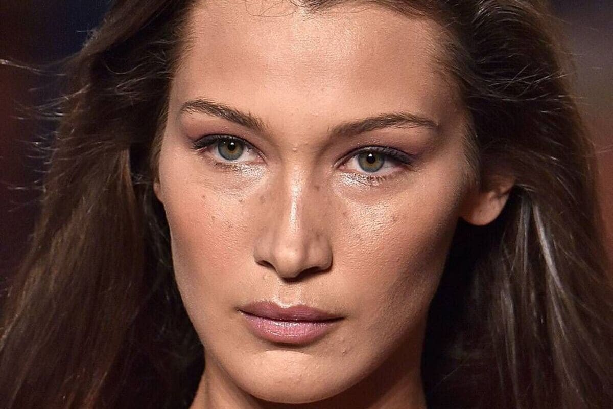 Bella Hadid-Faux Freckles tendenza nabla freckle maker