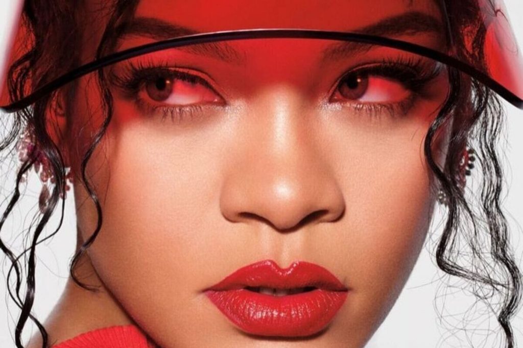 Rihanna-rossetto rosso tendenza primavera-estate 2022