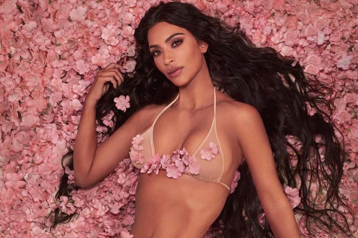 Kim Kardashian-come sfoggiare una chioma corposa in 5 semplici mosse