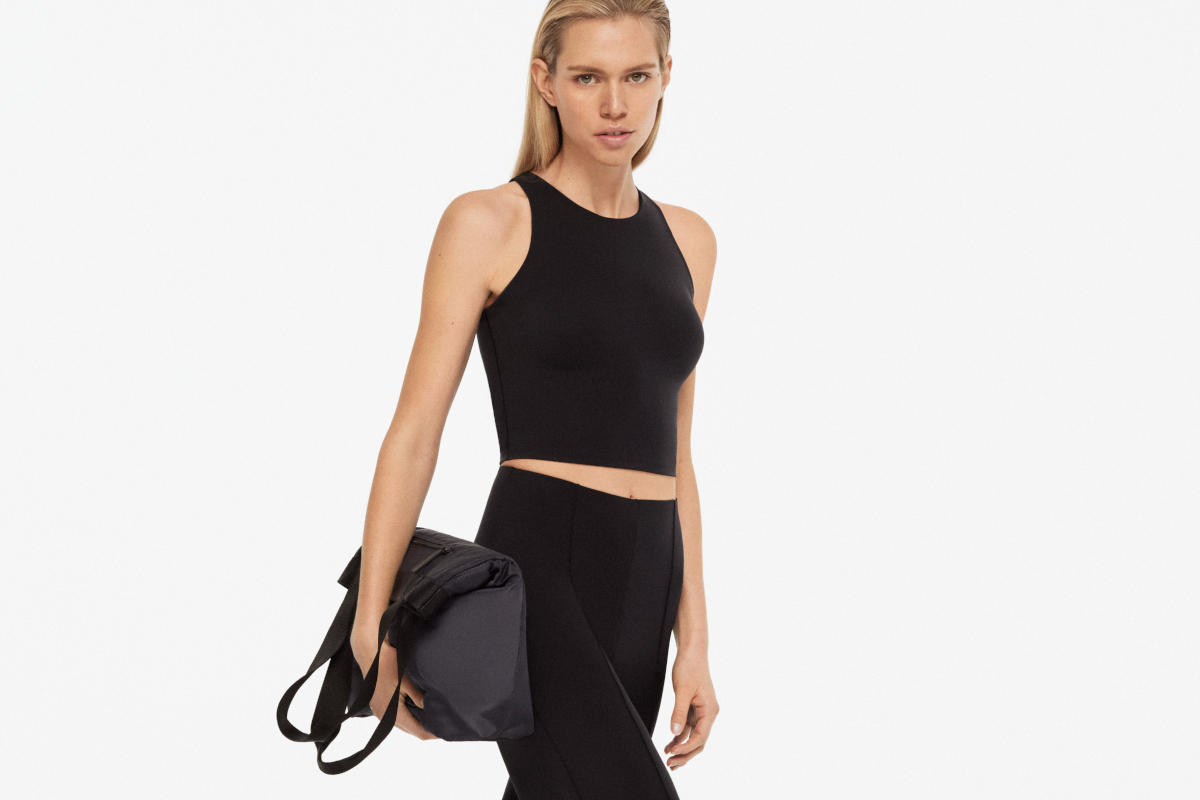 Modella con completo Oysho Working Leisure