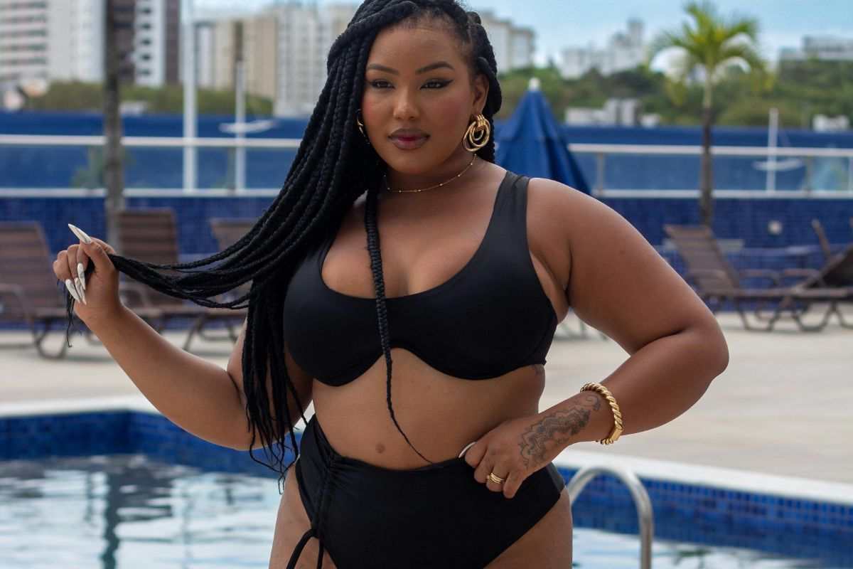donna in bikini