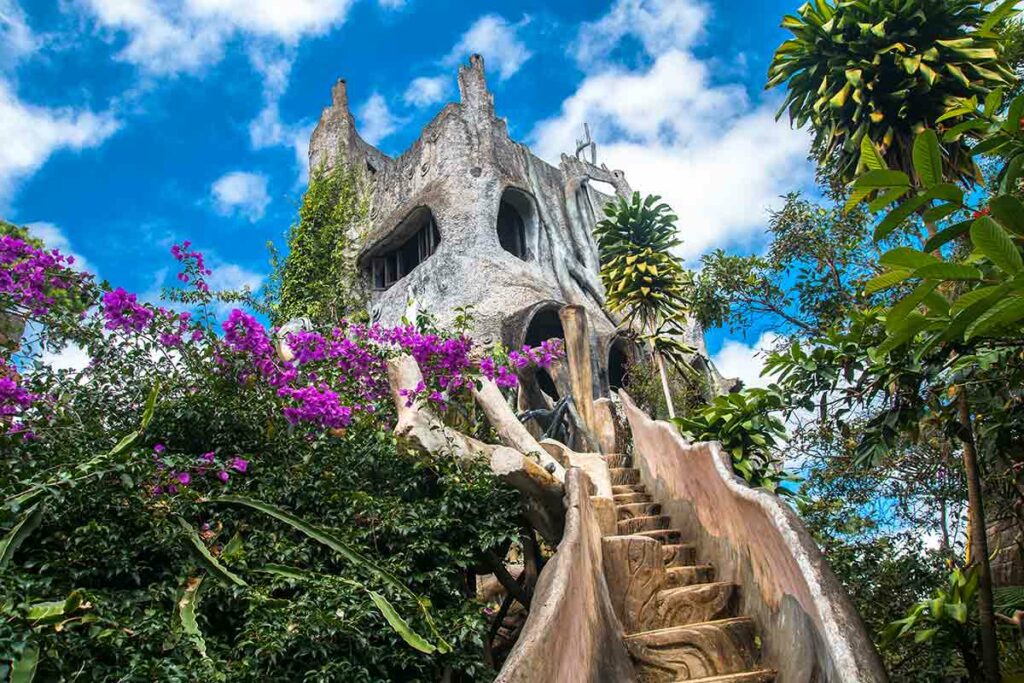 Albergo pazzo in Vietnam a forma di albero Crazy house di Da Lat