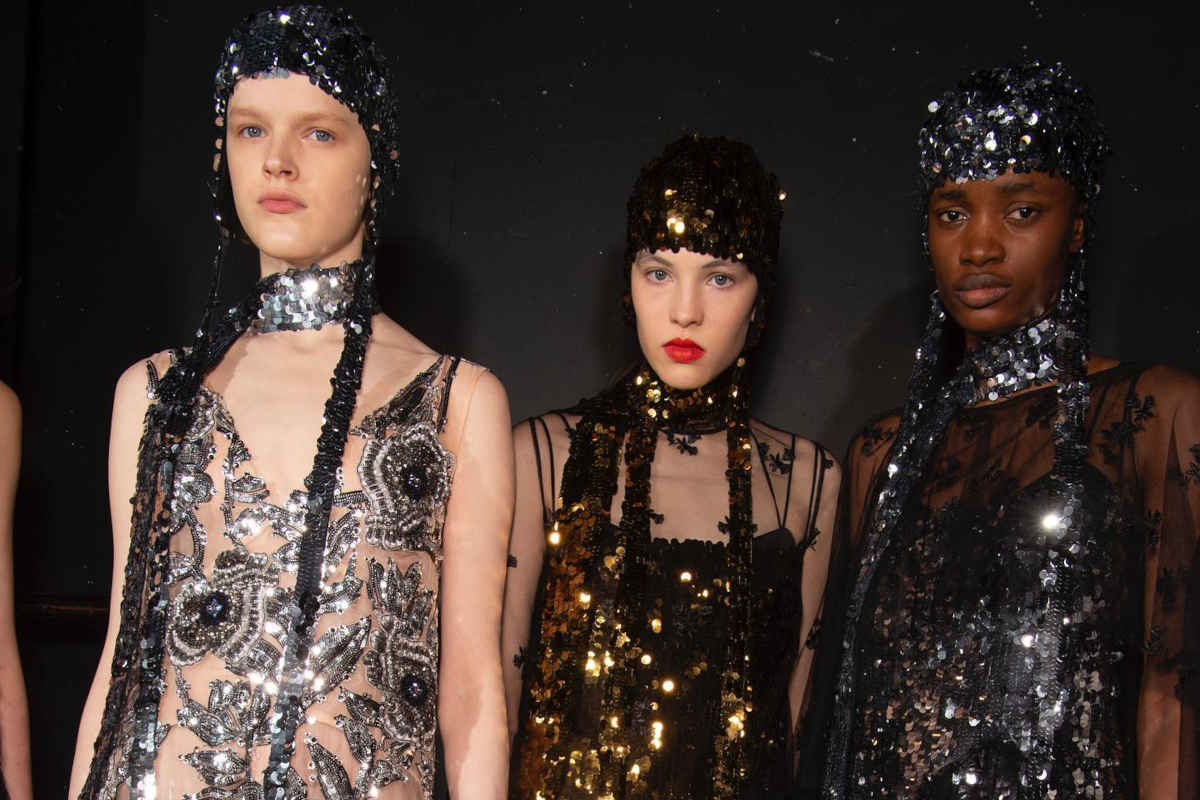 Modelle Erdem vestiti con paillettes