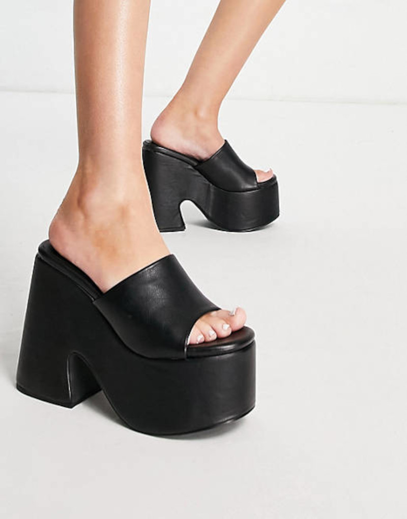 Sandali con zeppa alta mules