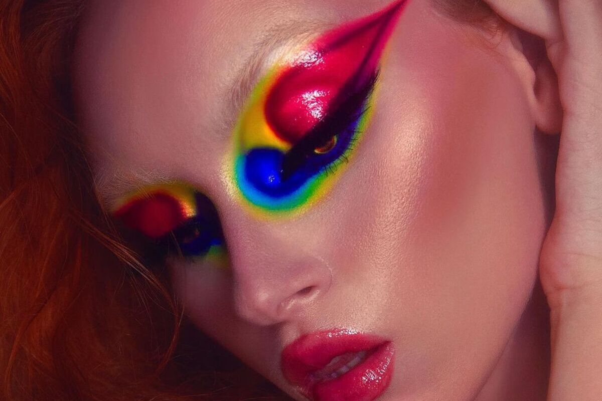 Make-up artist Marvorista trucco arcobaleno per Pride Month