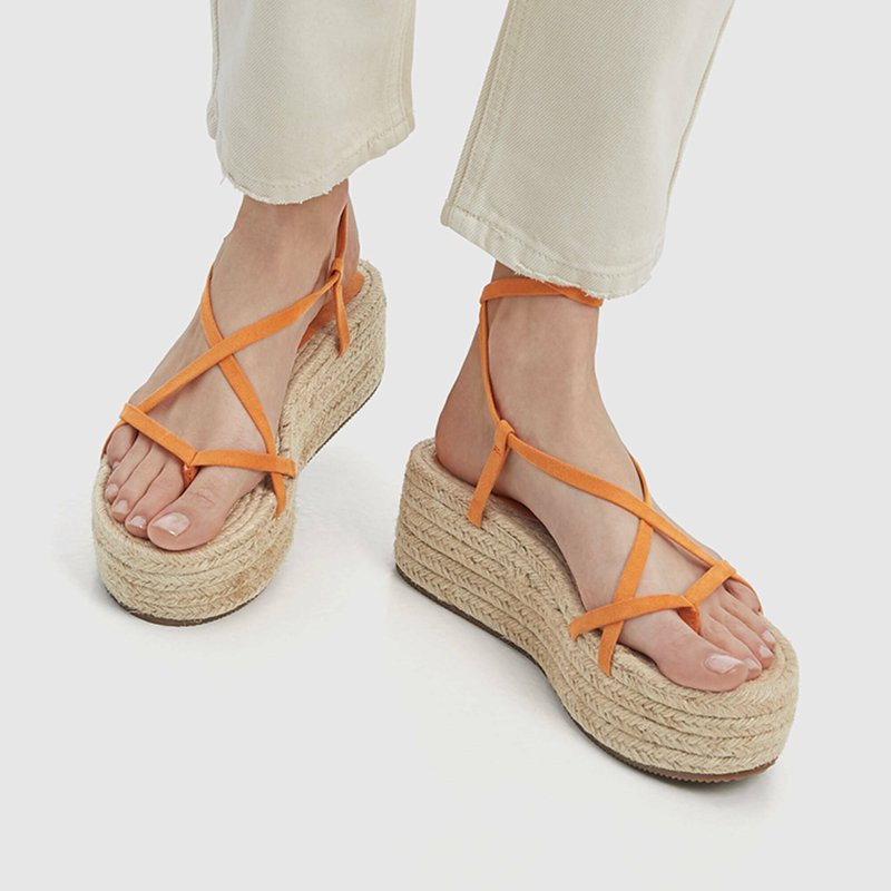 Sandali con zeppa bassa in rafia Pull & Bear