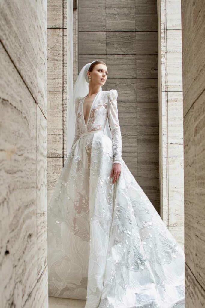 Modella con abito da sposa