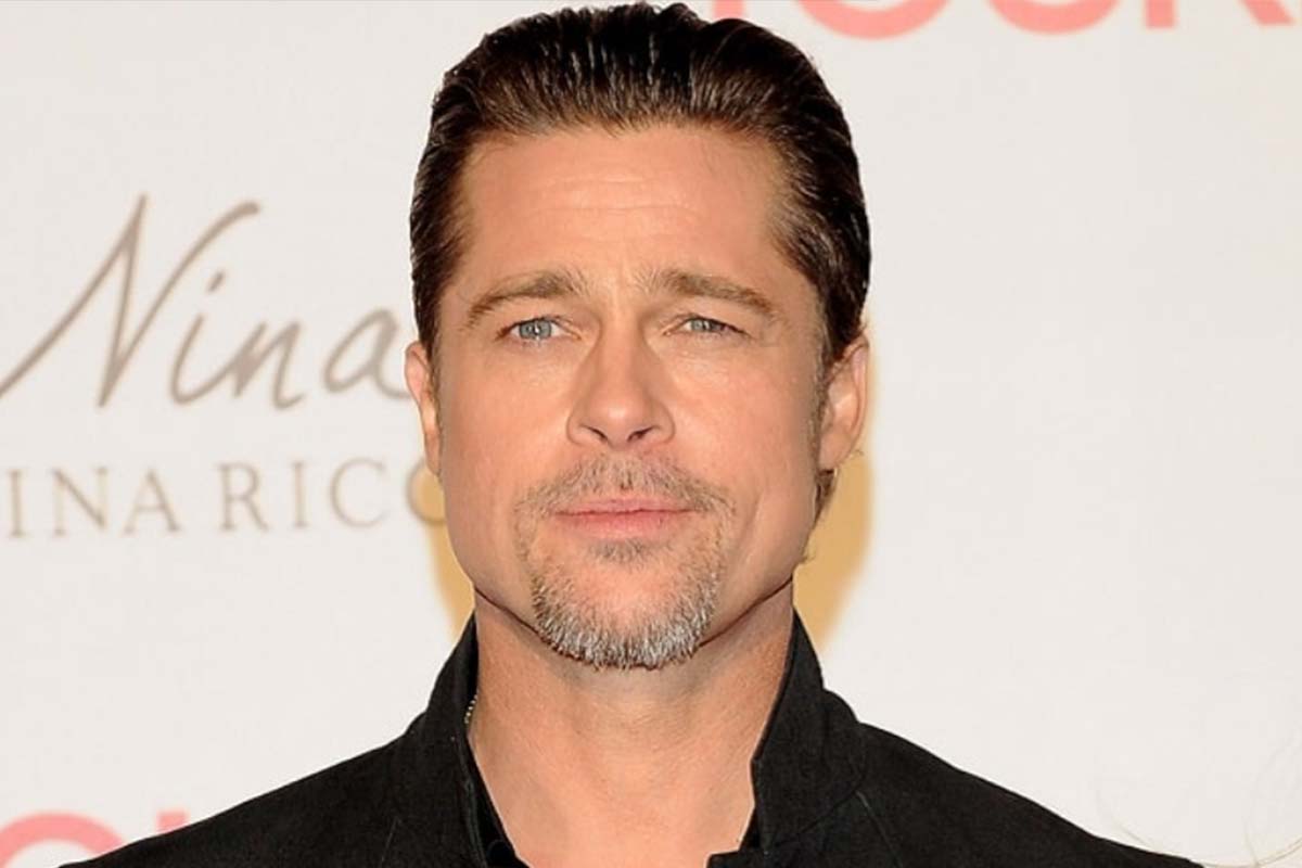 Brad Pitt in gonna sul red carpet, il look diventa tendenza
