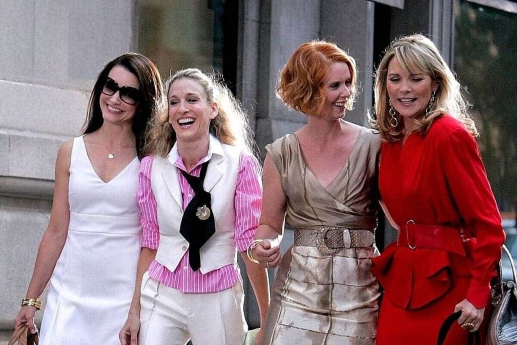 Sex and the City: Charlotte, Carrie, Miranda e Samatha ridono insieme per le strade di New York-giornata mondiale dell'amicizia