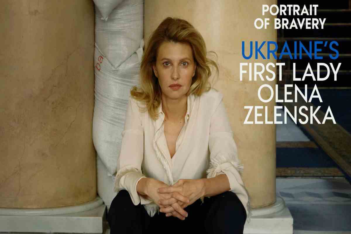 Olena Zelenska seduta su uno scalino