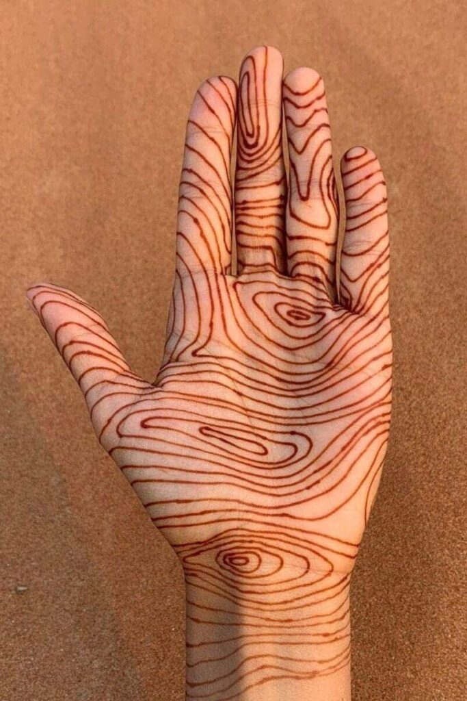 Foto hennè su palmo della mano