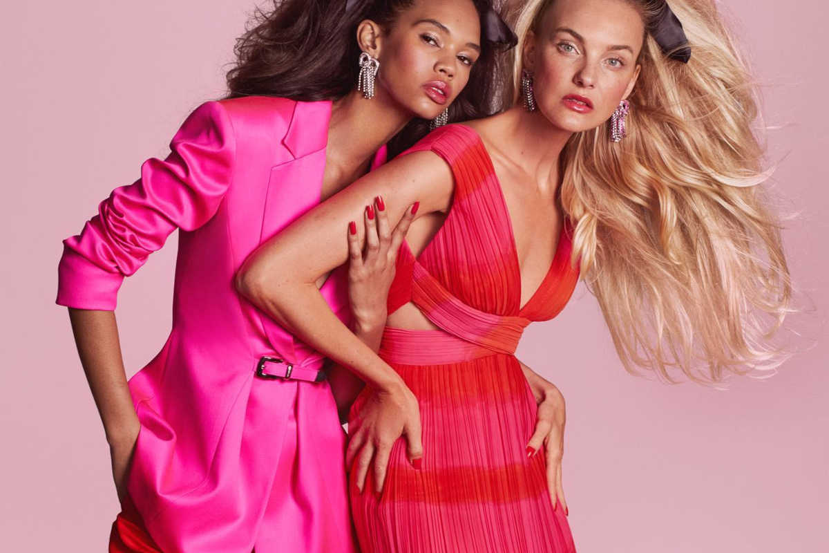 Modelle con capi a righe Brandon Maxwell