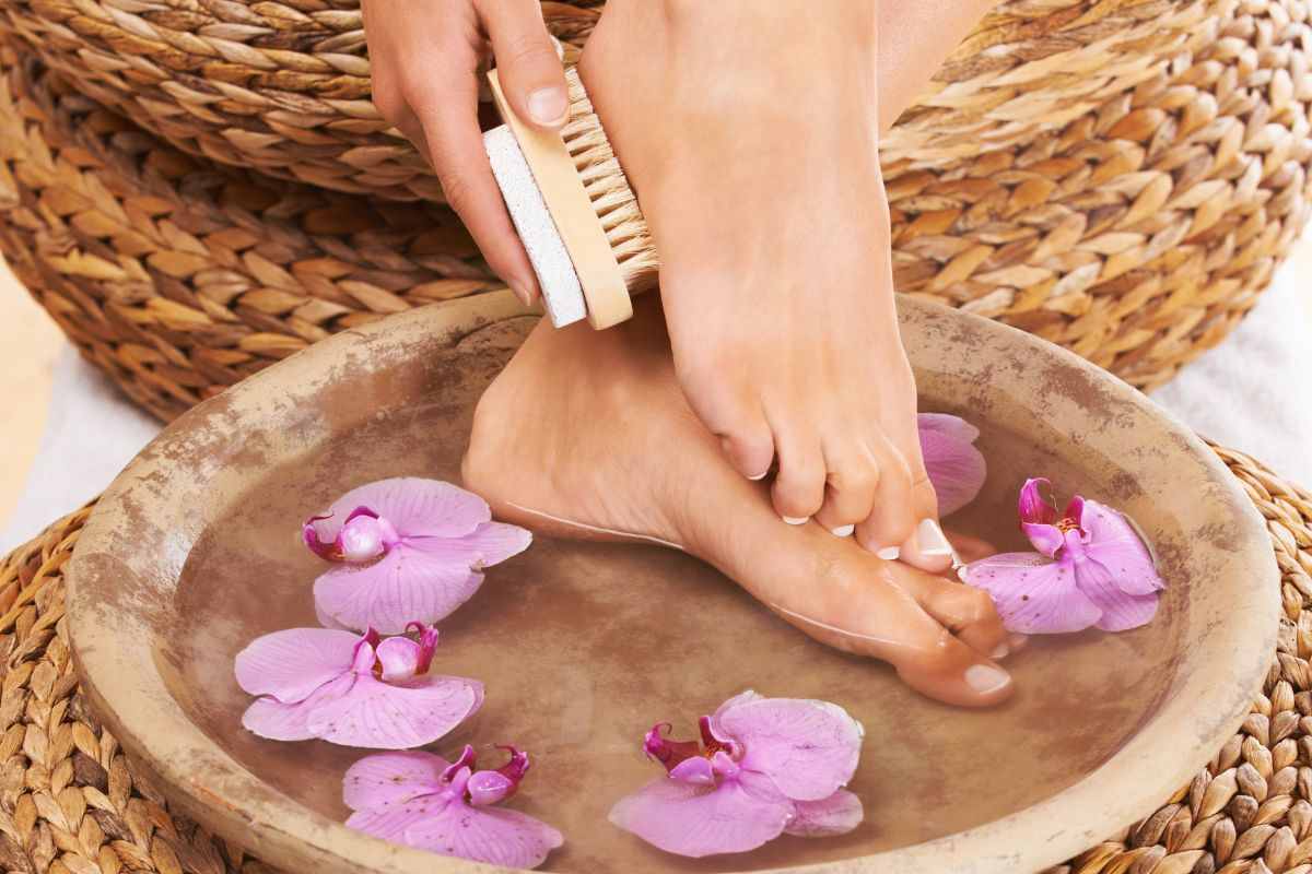 persona che fa la pedicure