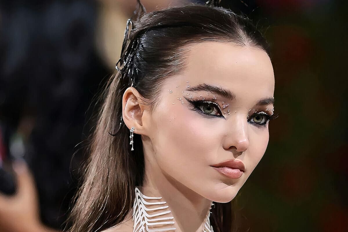 Dove Cameron con make-up Siren Eyes - Siren Eyes tendenza make-up