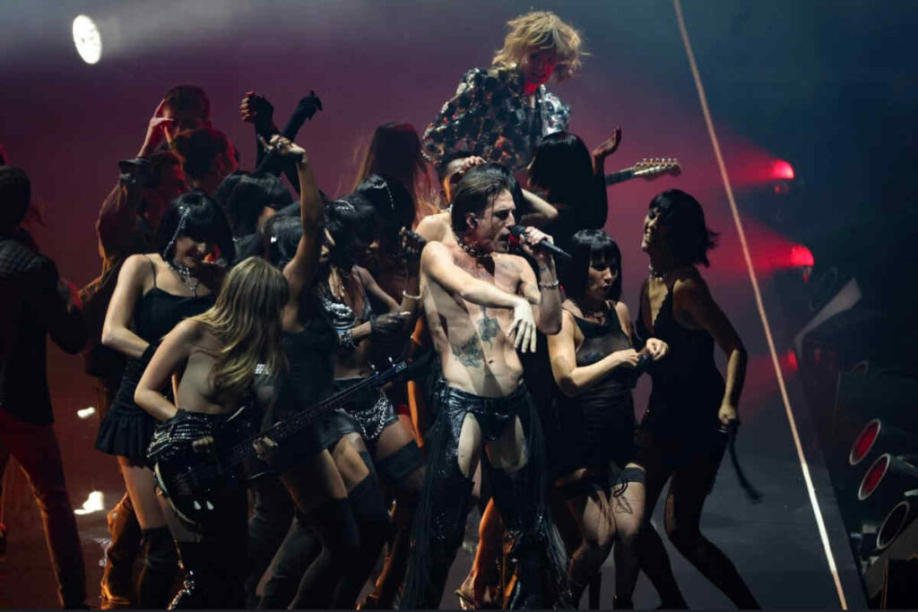 Vittoria dei Maneskin con seno di fuori censurati all'MTV VMA