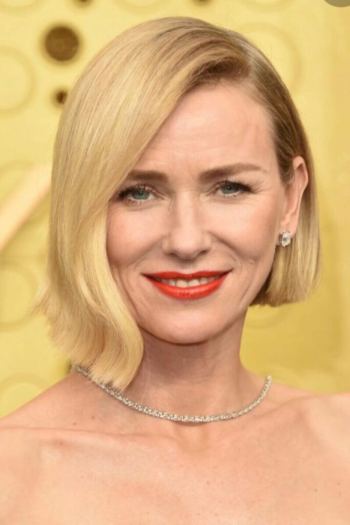 Naomi Watts con caschetto biondo mosso - Naomi Watts caschetto liscio