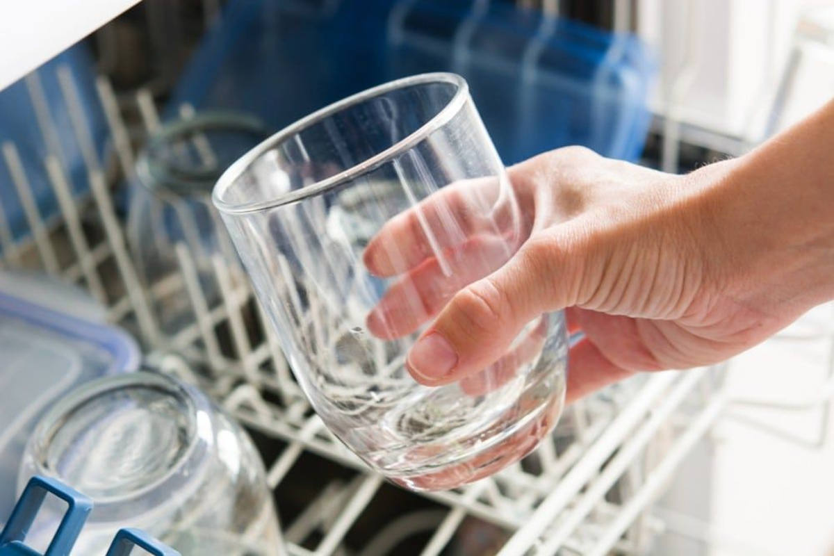 Come eliminare il cattivo odore dai bicchieri dopo il lavaggio in lavastoviglie