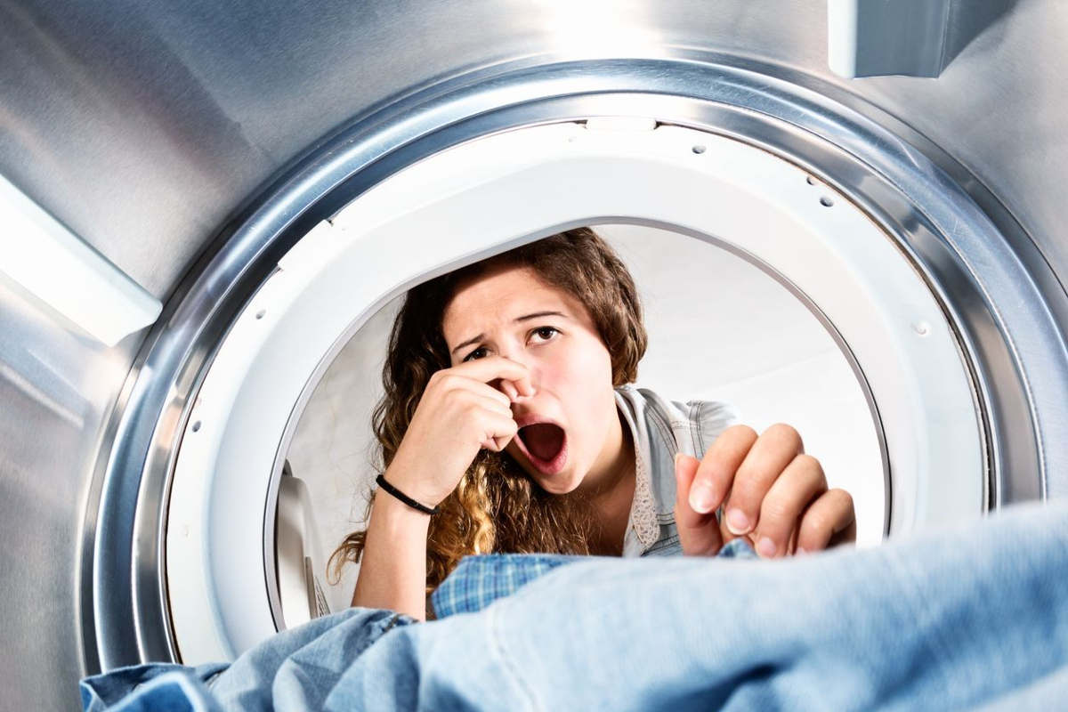 La ropa de la lavadora huele mal