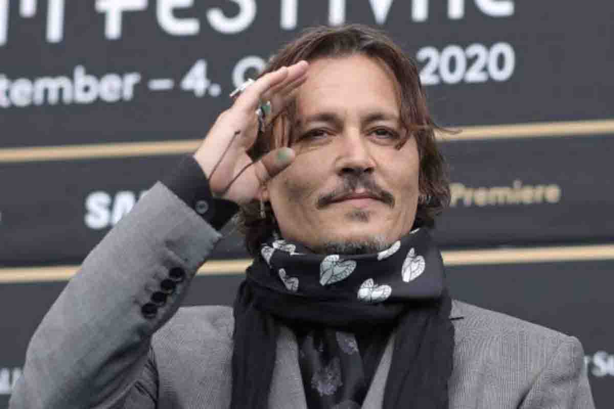 E se Johnny Depp fosse innamorato? No, non è chi pensate…