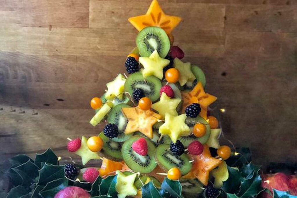 albero di natale con la frutta