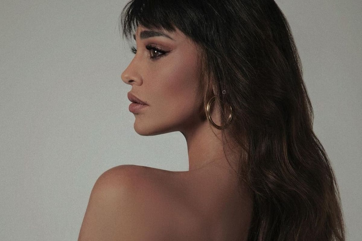 Scatto di Belen Rodriguez d profilo