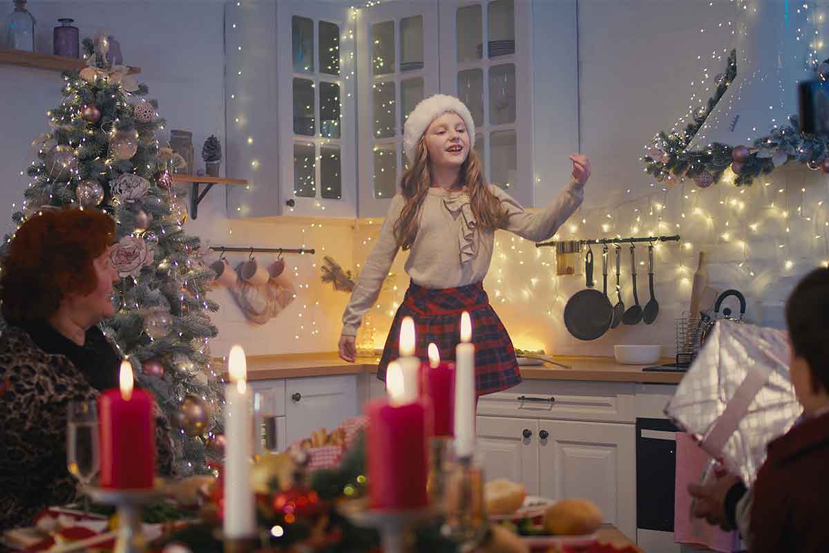 bimba recita poesia di natale