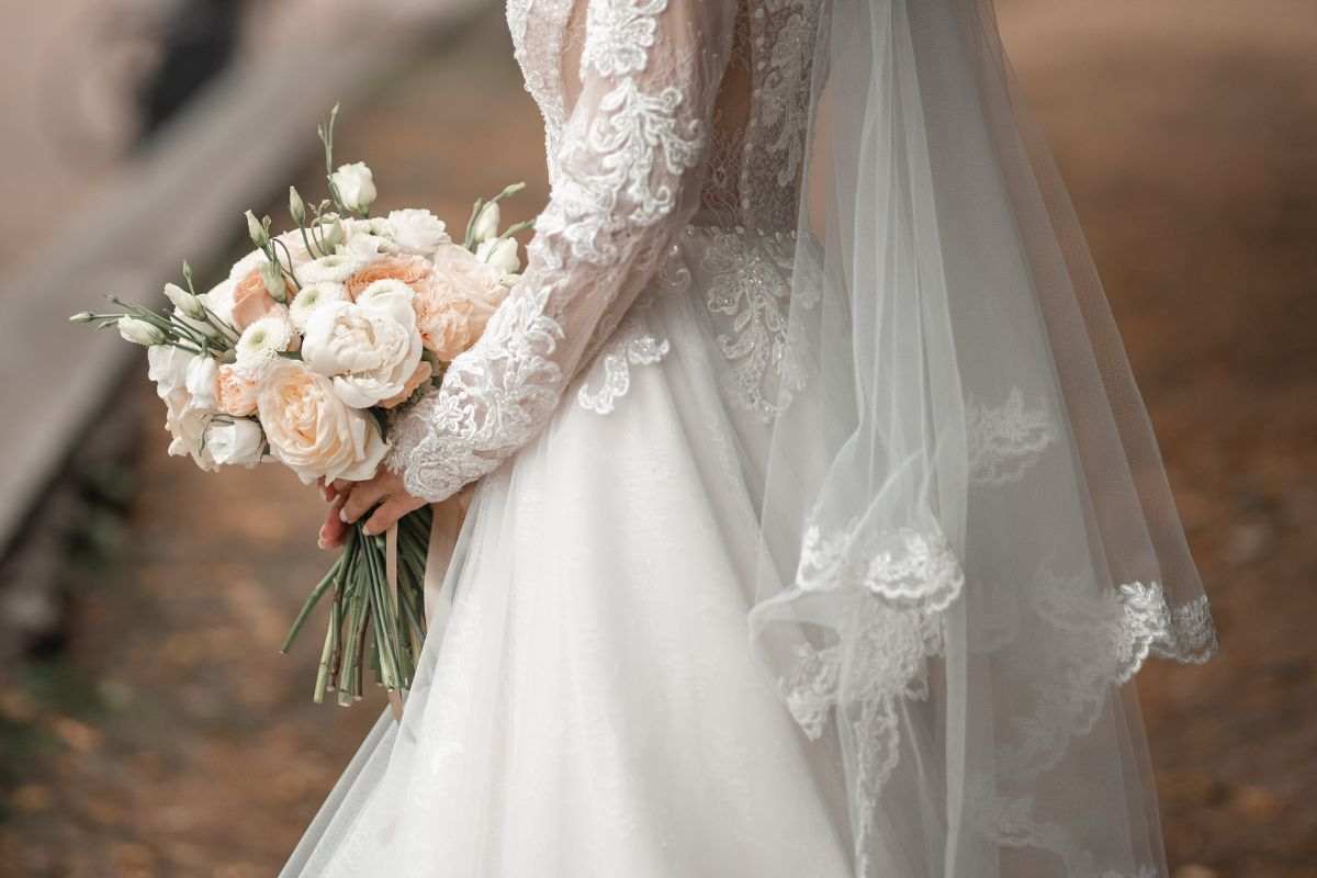 sposa con bouquet