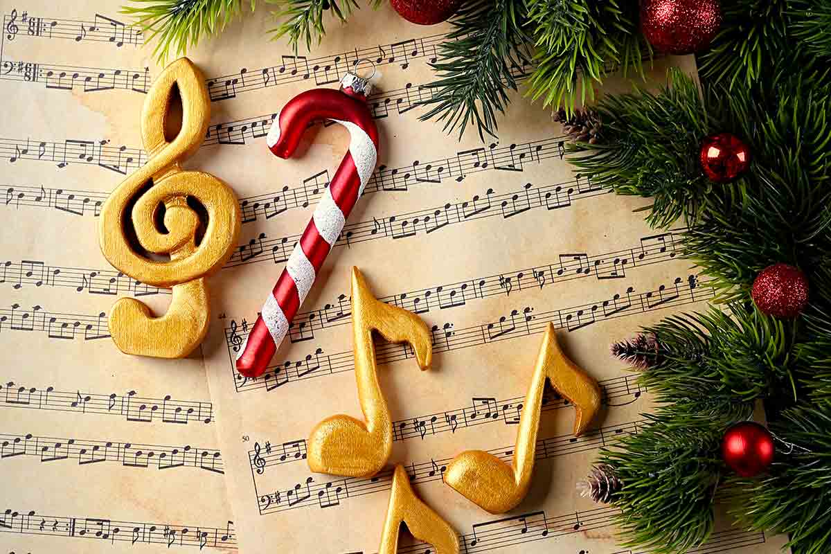 Canzoni di Natale in italiano: le 10 più belle da cantare sotto le feste