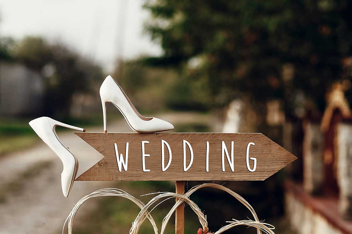 insegna wedding con tacchi