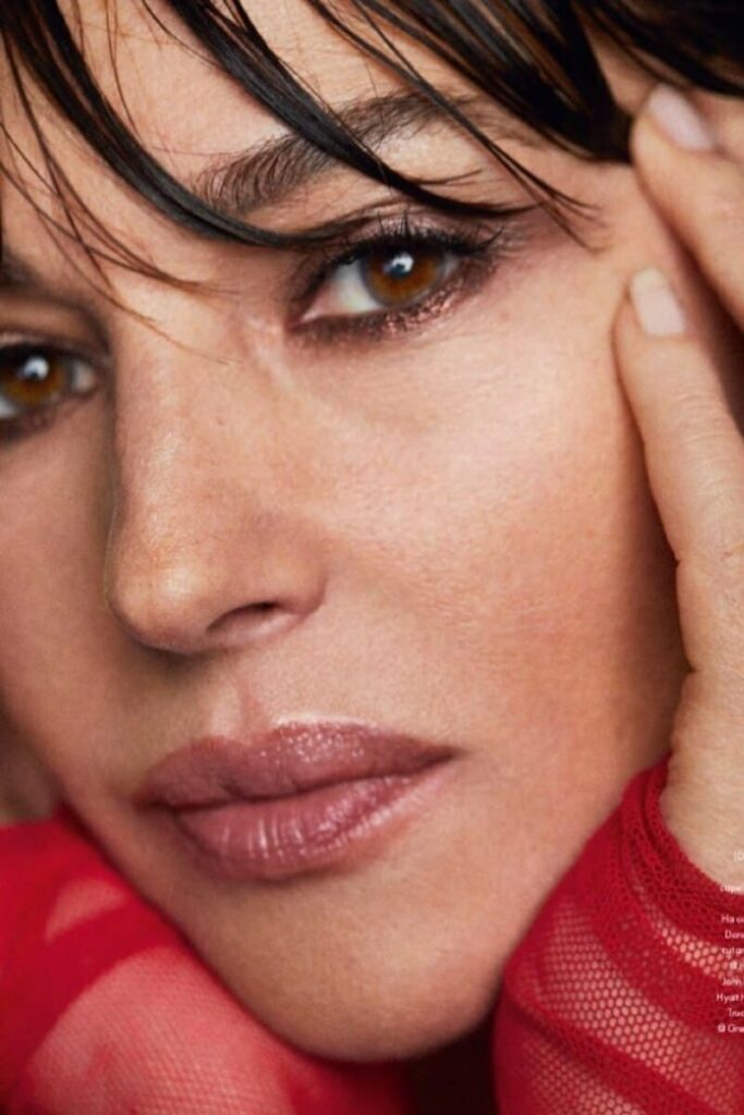 Scatto in primo piano del make-up di Monica Bellucci