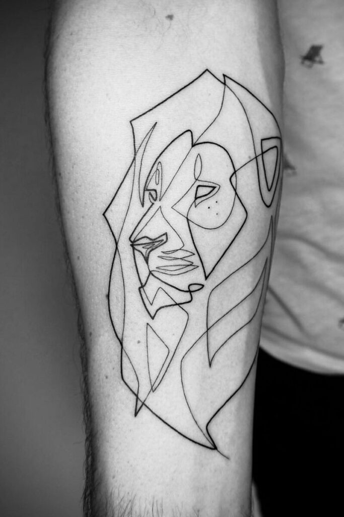 tatuaggio in stile Line Art/Single Line tattoos soggetto leone del tatuatore Mo Ganji
