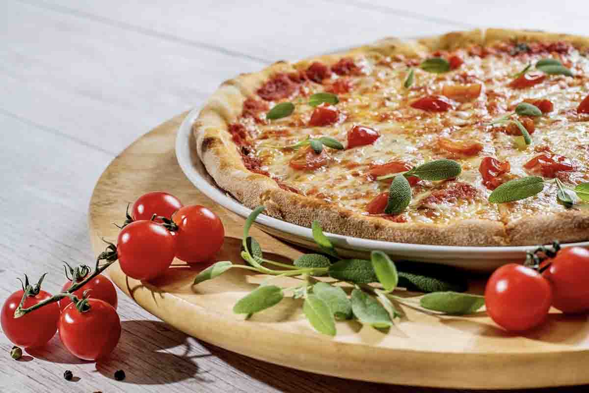 Che cosa caratterizza una pizza light? Mini guida a ingredienti e calorie