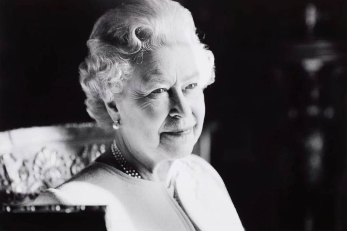 Foto in bianco e nero della Regina Elisabetta