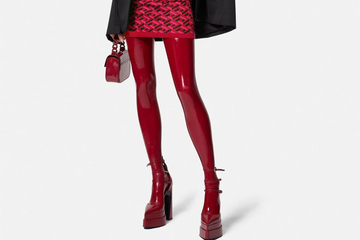 leggins rossi in vernice e decollete platform aevitas pointy Versace