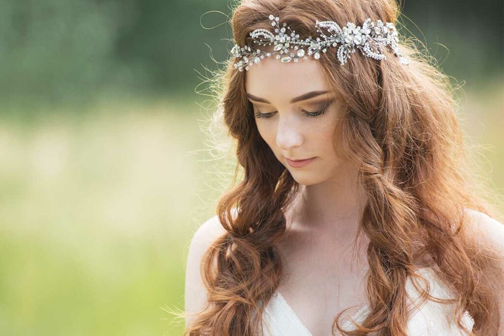 sposa con diadema di tendenza