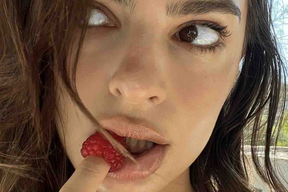 Emily Ratajkowski e il video del mistero: è coming out? Forse…