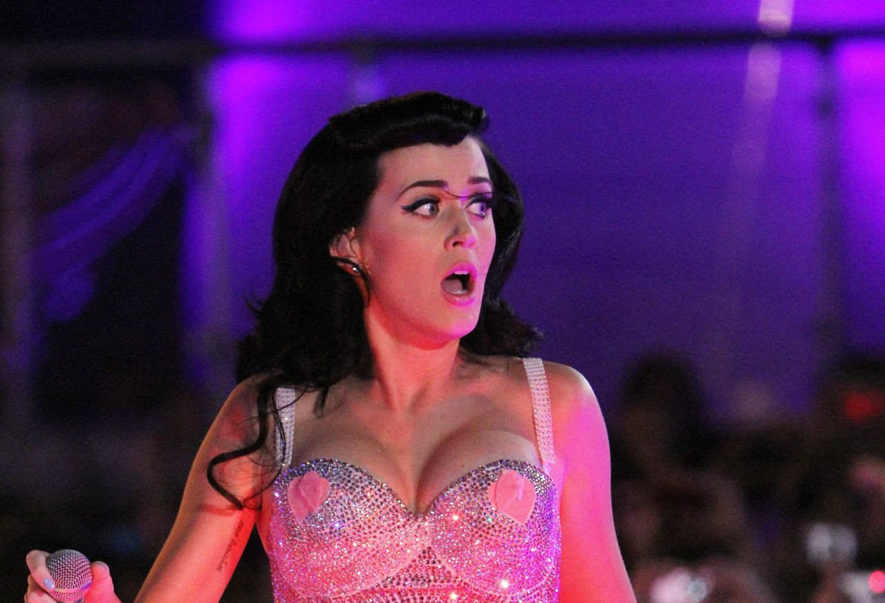 Katy Perry spiega perché il suo occhio “si è rotto” a metà concerto