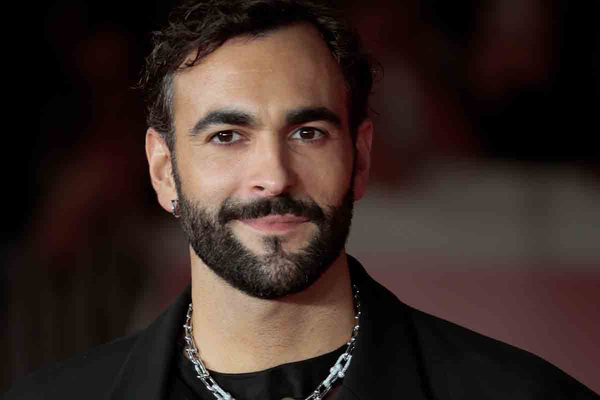 Cos’è il dismorfismo di cui soffre Marco Mengoni