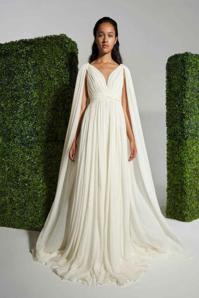 modella con abito da sposa boho chic Giambattista Valli